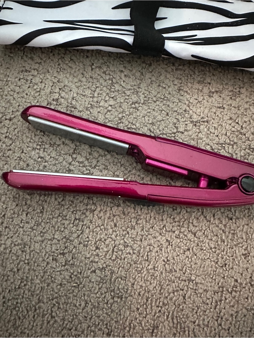 Conair Mini flat iron and case - Picture 4 of 4